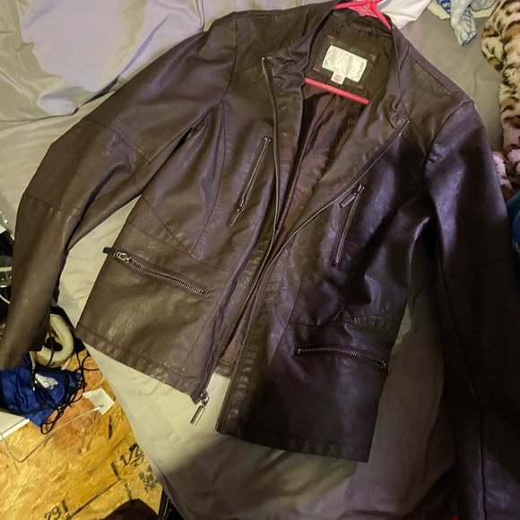 Leather jacket, size medium - Picture 5 of 7
